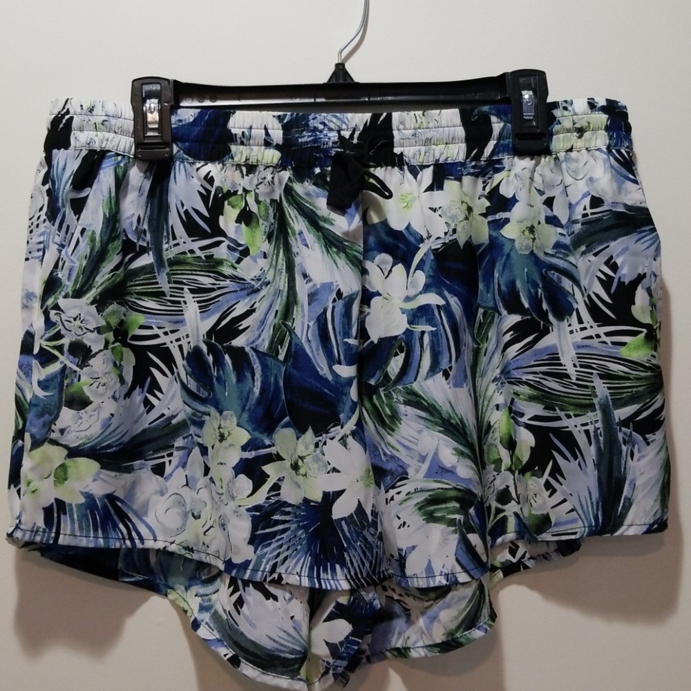 NWT Kensie floral shorts